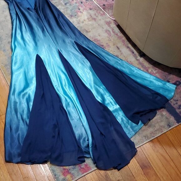 Y2K Cache Backless Maxi Dress in Ombre Blue - Picture 11 of 16